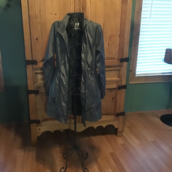 Hooded Raincoat Windbreaker Size 16-18 - Picture 2 of 10